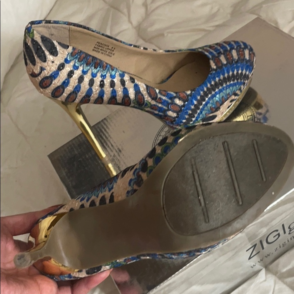 Heels - Picture 4 of 4